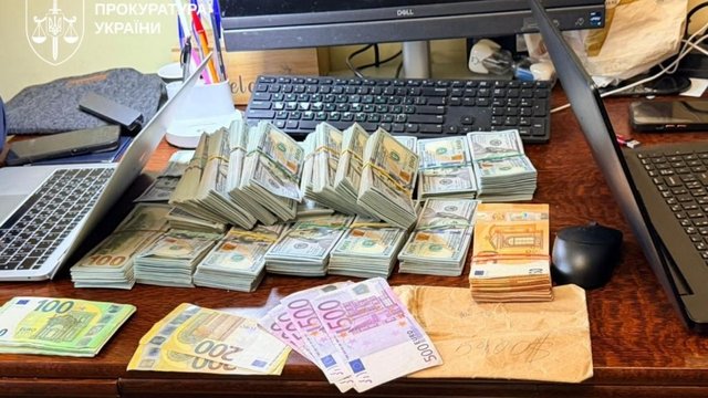У топпосадовців Нацполіції вилучено елітний автопарк, швейцарські годинники, зброю та готівку в сумі понад 22,6 млн грн – генпрокурор