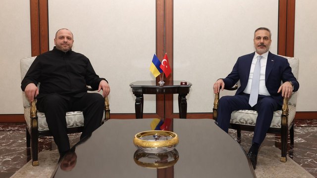 Глава МЗС Туреччини провів переговори з Умєровим в Анкарі