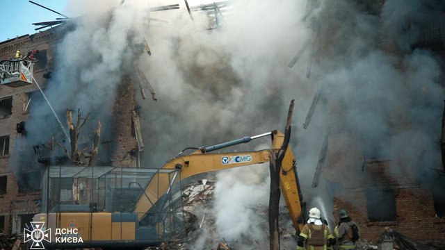 Кількість постраждалих внаслідок масованої нічної атаки на Київ зросла до 56, відомо про двох загиблих – Кличко