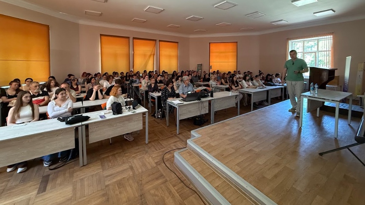 Доктор Абердинського університету Силантьєв прочитав відкриту лекцію з біофізики в Одесі, де раніше навчався сам