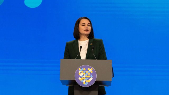 Тихановская: Лукашенко торгует политзаключенными за снятие санкций, но снимать санкции за его соучастие в войне нельзя