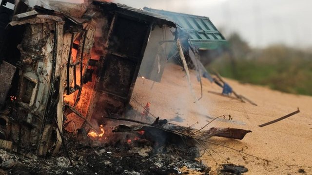 Ворожий дрон атакував зерновоз на Сумщині, постраждав водій