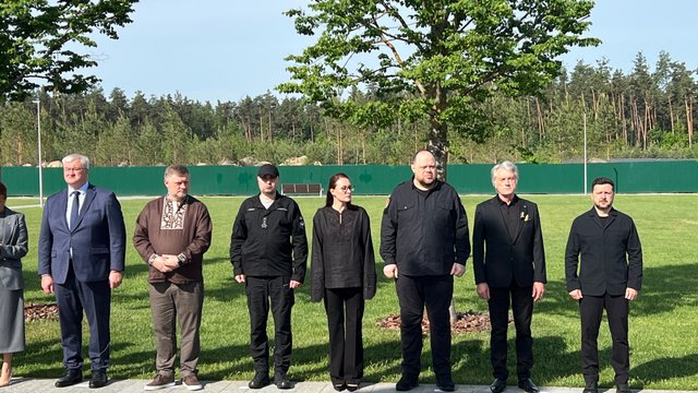 Лідер ОУН Мельник повернувся в Україну, яка стала далекобійною і яка буде жити в мирі, – Зеленський