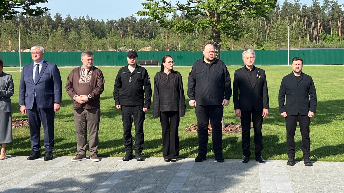 Лідер ОУН Мельник повернувся в Україну, яка стала далекобійною і яка буде жити в мирі, – Зеленський