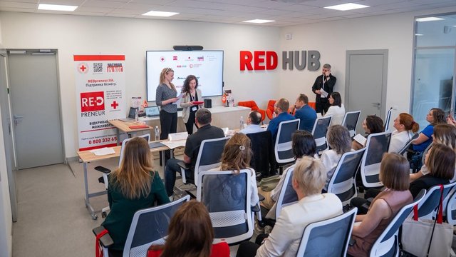 20 жінок-підприємиць отримали гранти на розвиток бізнесу за програмою REDpreneur Women