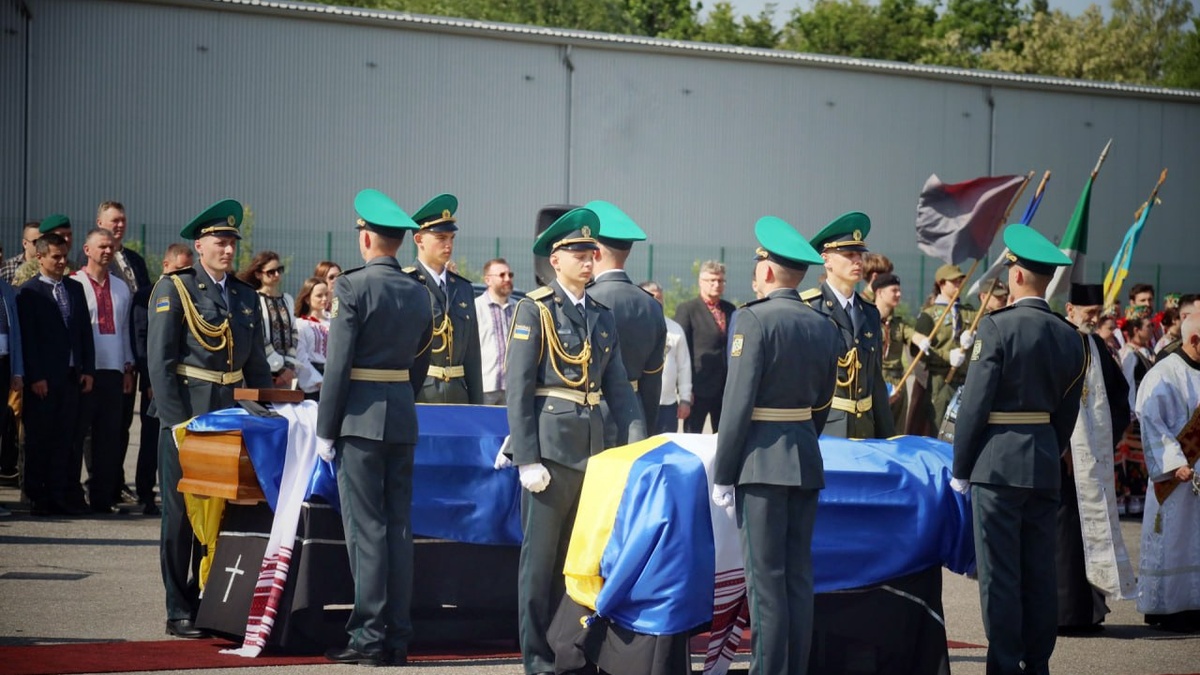 Кортеж з прахом лідера ОУН Мельника вже в Україні – Верещук