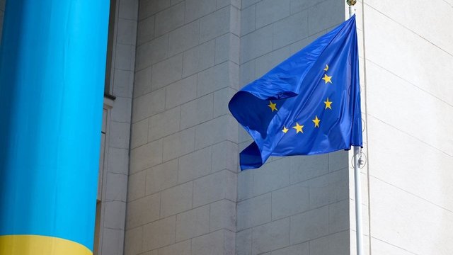 Прапор ЄС замайорів біля Ради з нагоди Дня Європи