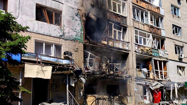 Окупанти завдали удару по Павлограду, понівечена багатоповерхівка – Дніпропетровська ОВА