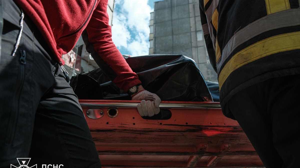 Вже дев'ятеро загиблих у Києві, рятувальники деблокували з-під завалів ще одне тіло – МВА