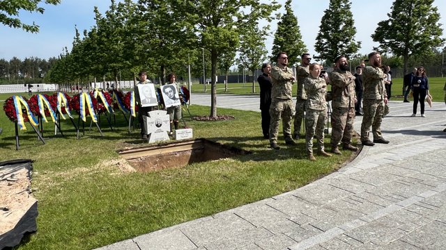 Голову ОУН Мельника та його дружину перепоховали на НВМК