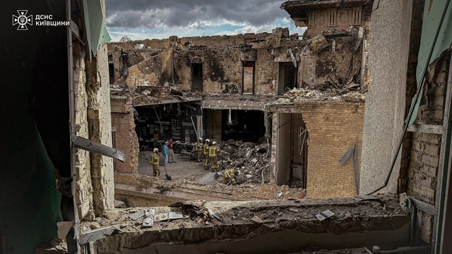 Рятувальники Київщини продовжують ліквідацію наслідків удару 24 травня