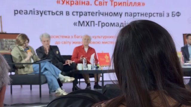 Донька Бережної Осака стала наймолодшою гостею презентації книги про Трипілля