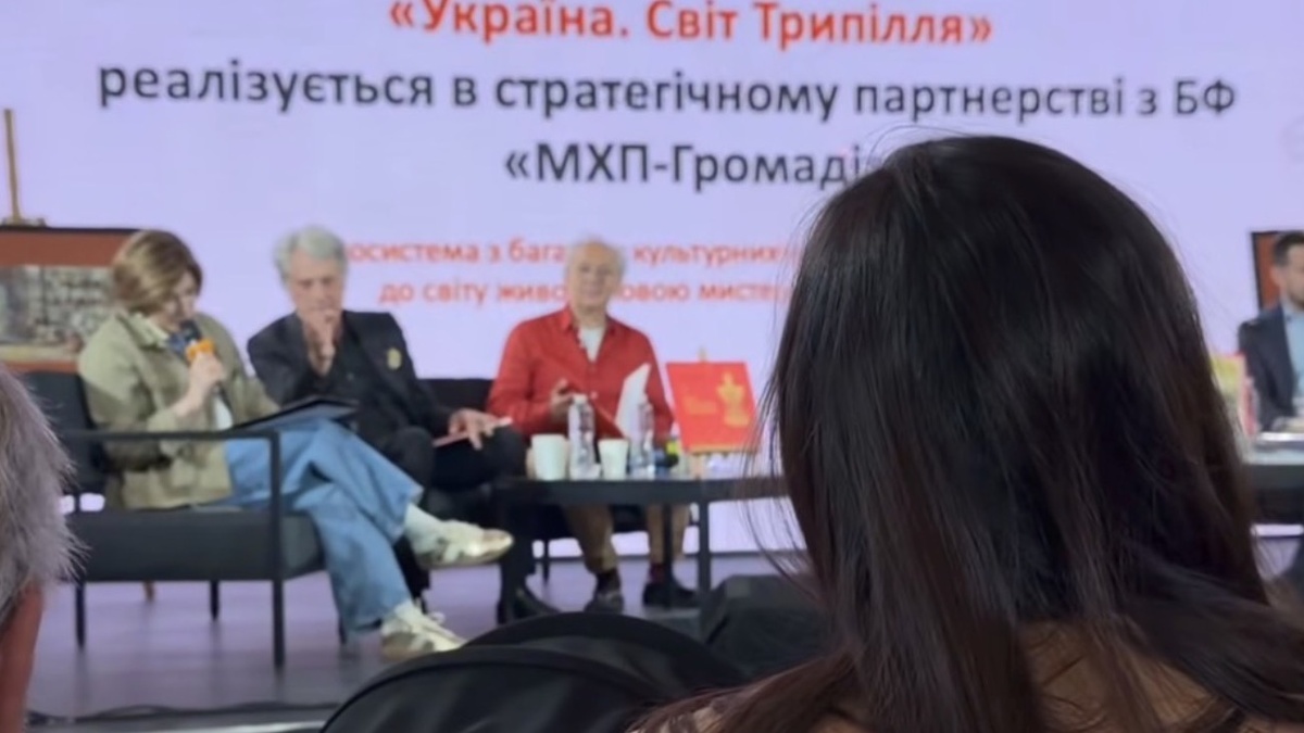 Донька Бережної Осака стала наймолодшою гостею презентації книги про Трипілля