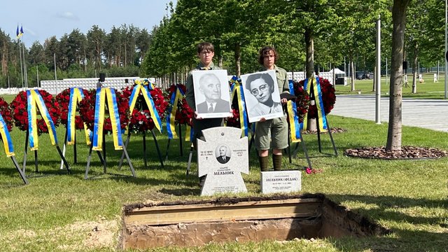 Голову ОУН Мельника та його дружину перепоховали на НВМК