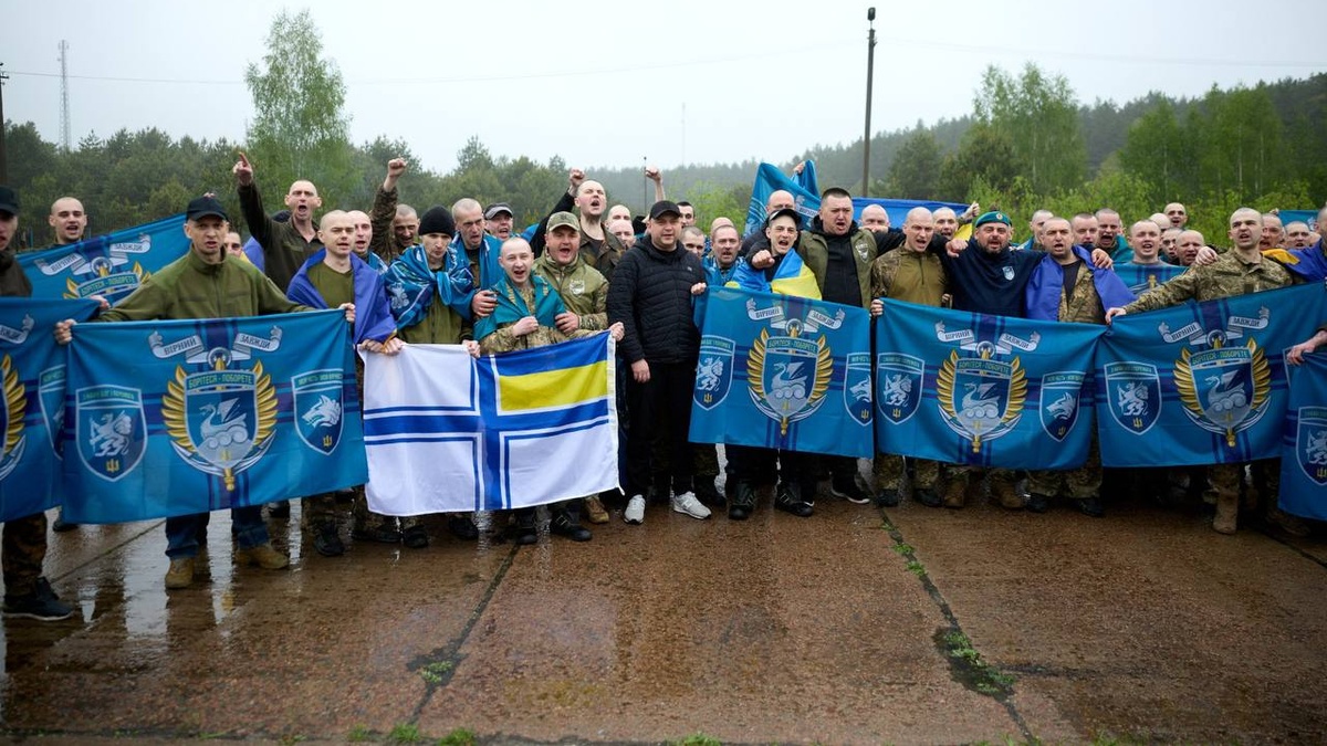 Зеленський повідомив про перший етап обміну 1000 на 1000: Сьогодні з російського полону повернулись 205 українців