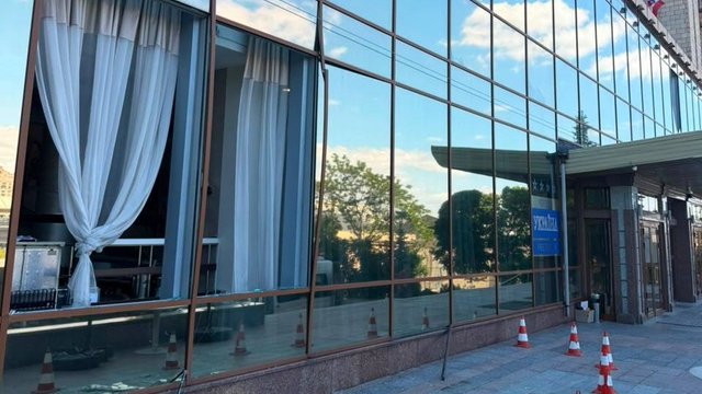 Через нічний обстріл постраждали готелі "Україна" і "Дніпро" – ARS Capital