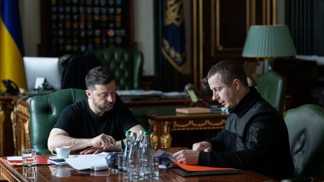 Зеленский поручил разведке обнародовать попытки РФ привлечь мировые компании к исправлению кризисной финансовой ситуации