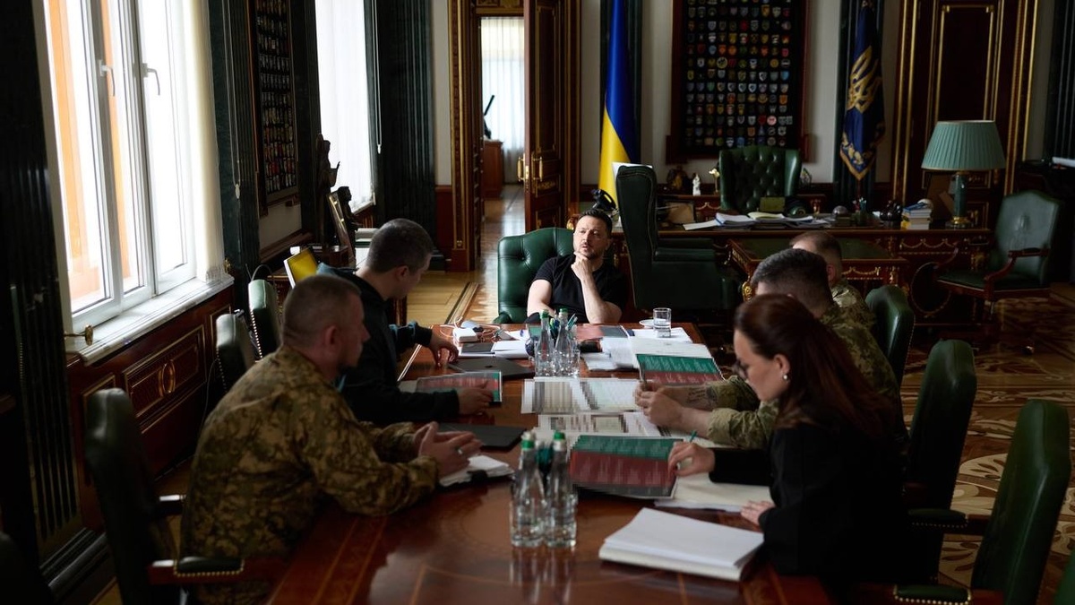 Зеленський доручив посилити контрактну систему для визначення строків служби й звільнення мобілізованих