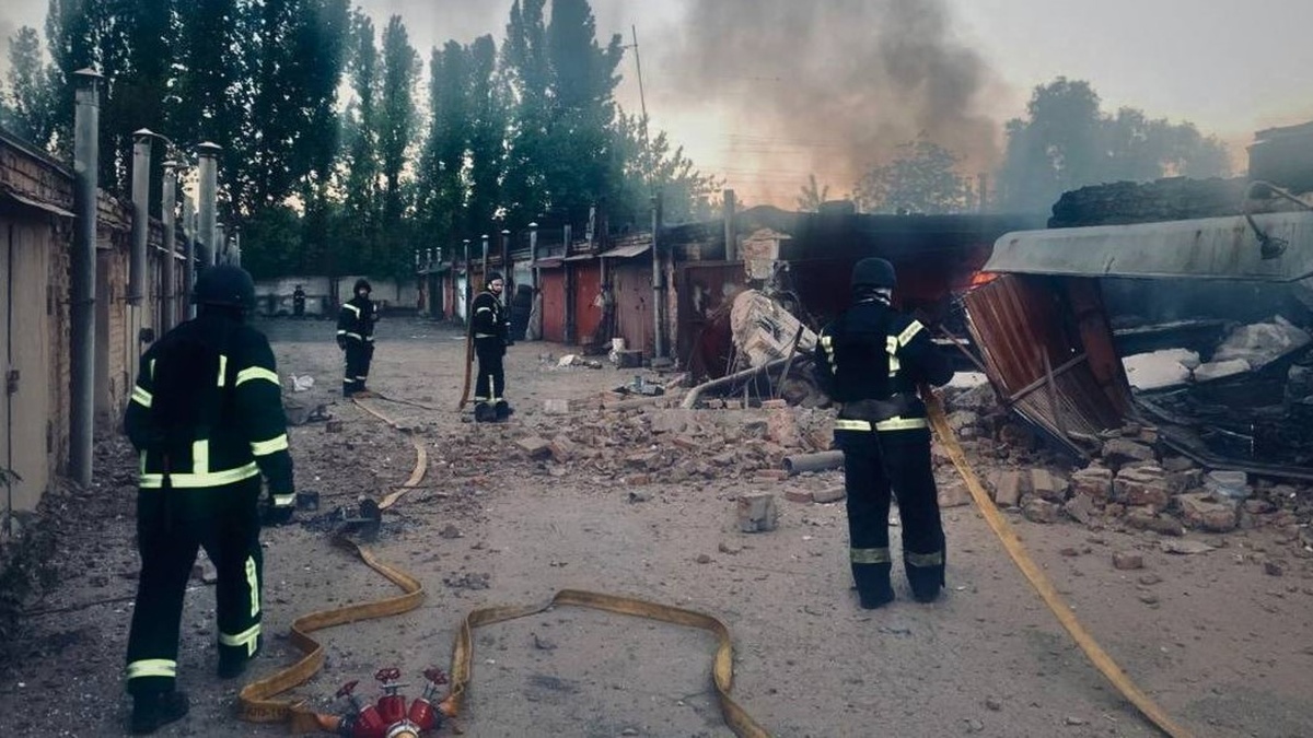 Пожежі та пошкодження житлових будинків і господарських споруд у шести районах Київської області – ДСНС