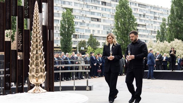 Зеленский в День жертв геноцида крымскотатарского народа призвал к единству: пока будем помогать друг другу, точно защитимся