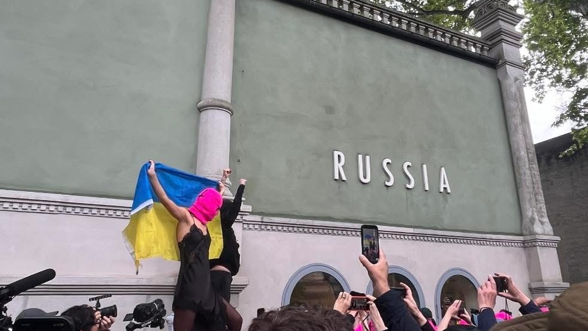 На Венеційській бієнале спалахнув скандал через повернення російського павільйону