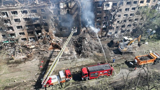 Під завалами в Шевченківському та Дарницькому районах Києва можуть бути люди – ДСНС