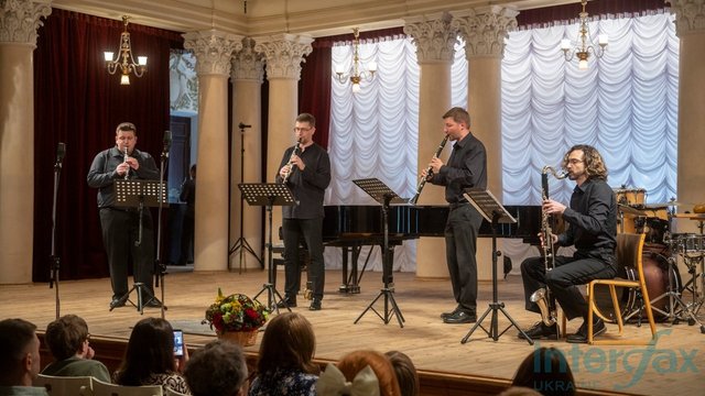 Ансамбль Clarinetissimo виступає на концерті "Життя, присвячене музиці". Велика зала Національної філармонії України, Київ, 17.05.2026