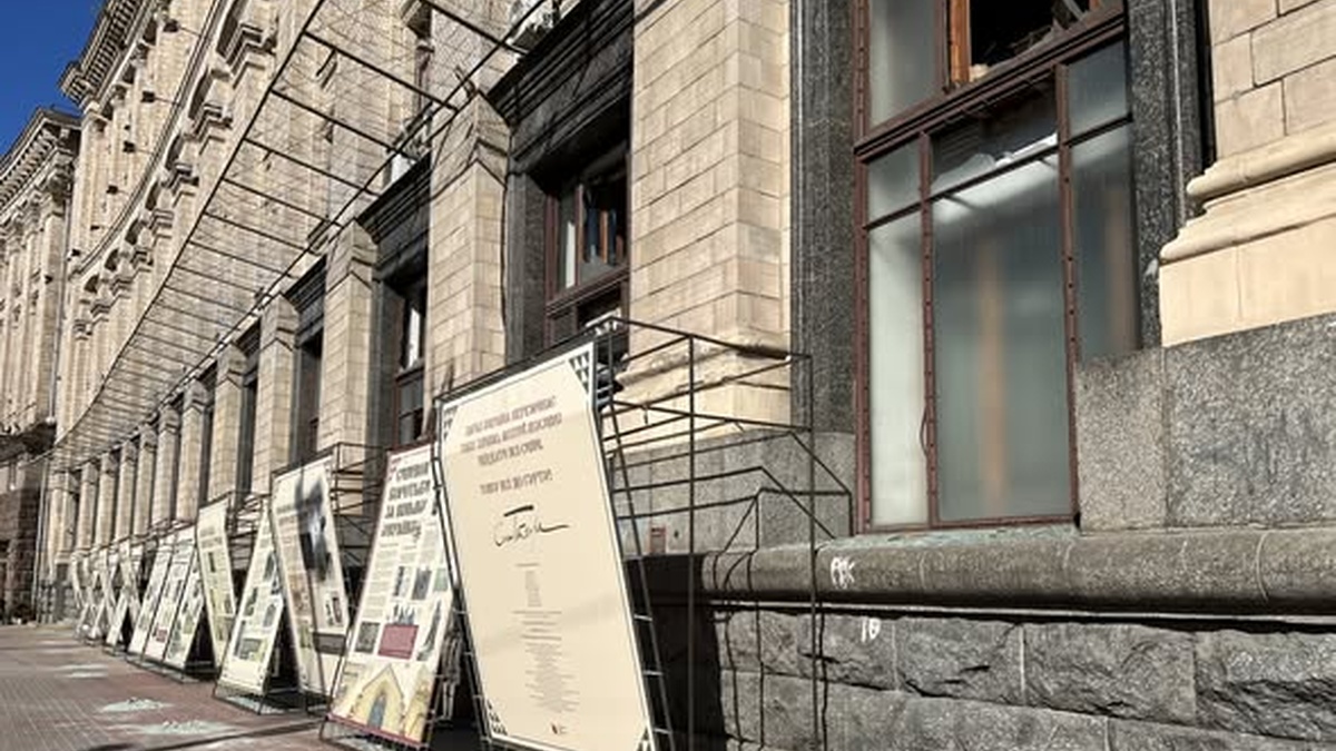 Внаслідок російського обстрілу постраждали кафе і магазини на Хрещатику в Києві