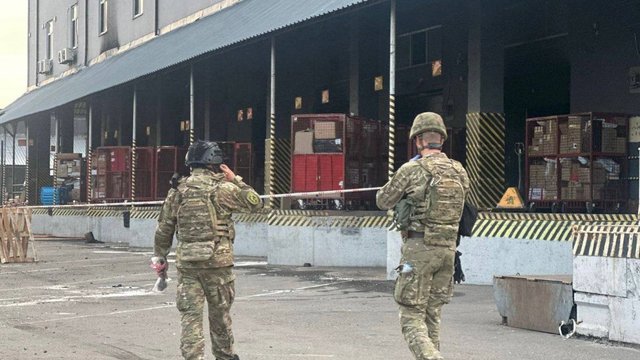 "Нова пошта" повідомила про тимчасове призупинення роботи сортувального центру після ранкового вибуху в Києві