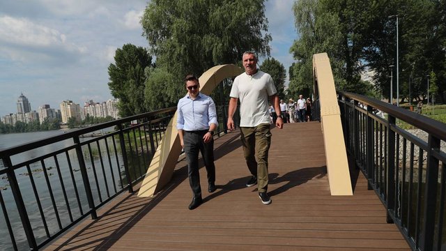 У столиці на Оболоні відкрили Вільнюський сквер та пішохідний міст за підтримки Литви