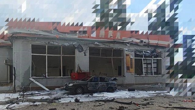 Трьох чоловіків поранено через атаку окупантів по Центральному ринку у Херсоні – МВА