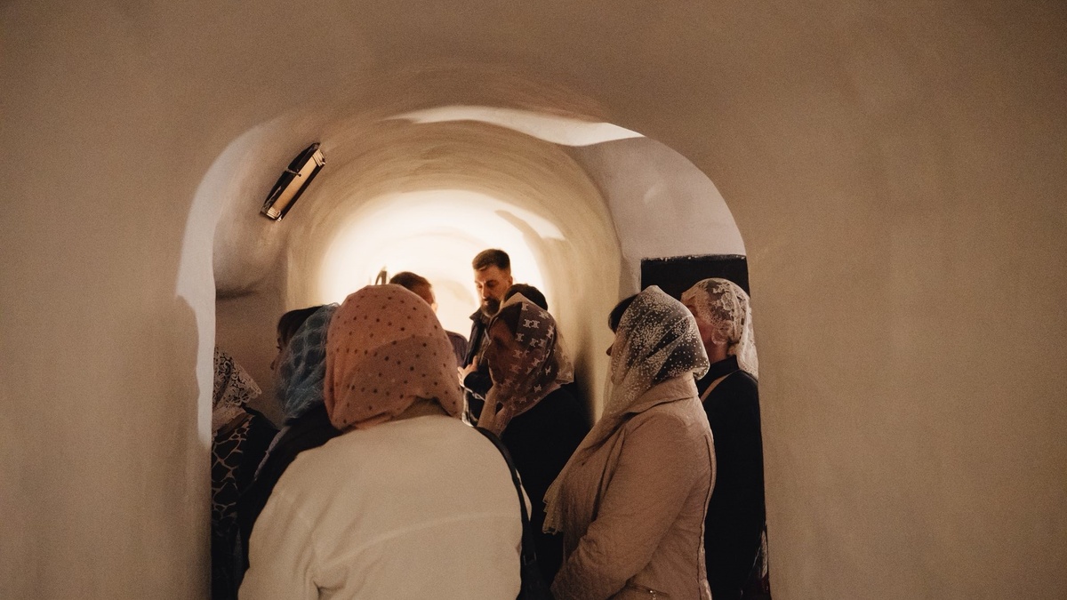 У Ближніх печерах Києво-Печерської лаври відновилися регулярні молебні