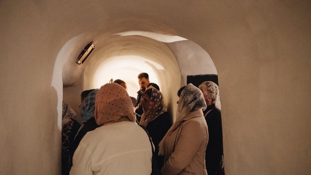 У Ближніх печерах Києво-Печерської лаври відновилися регулярні молебні