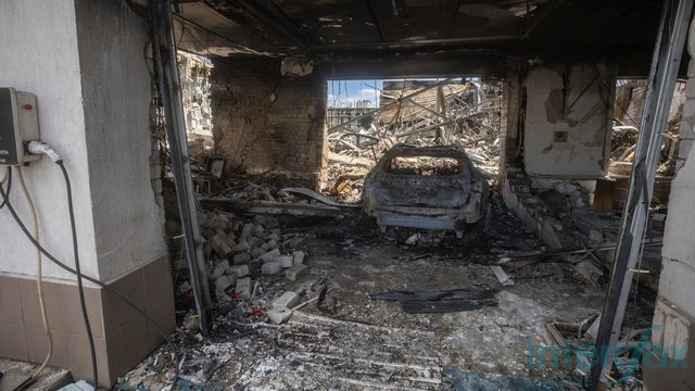 Автосалон електромобілів Zeekr. Вул. Набережно-Лугова, Київ, 02.06.2026