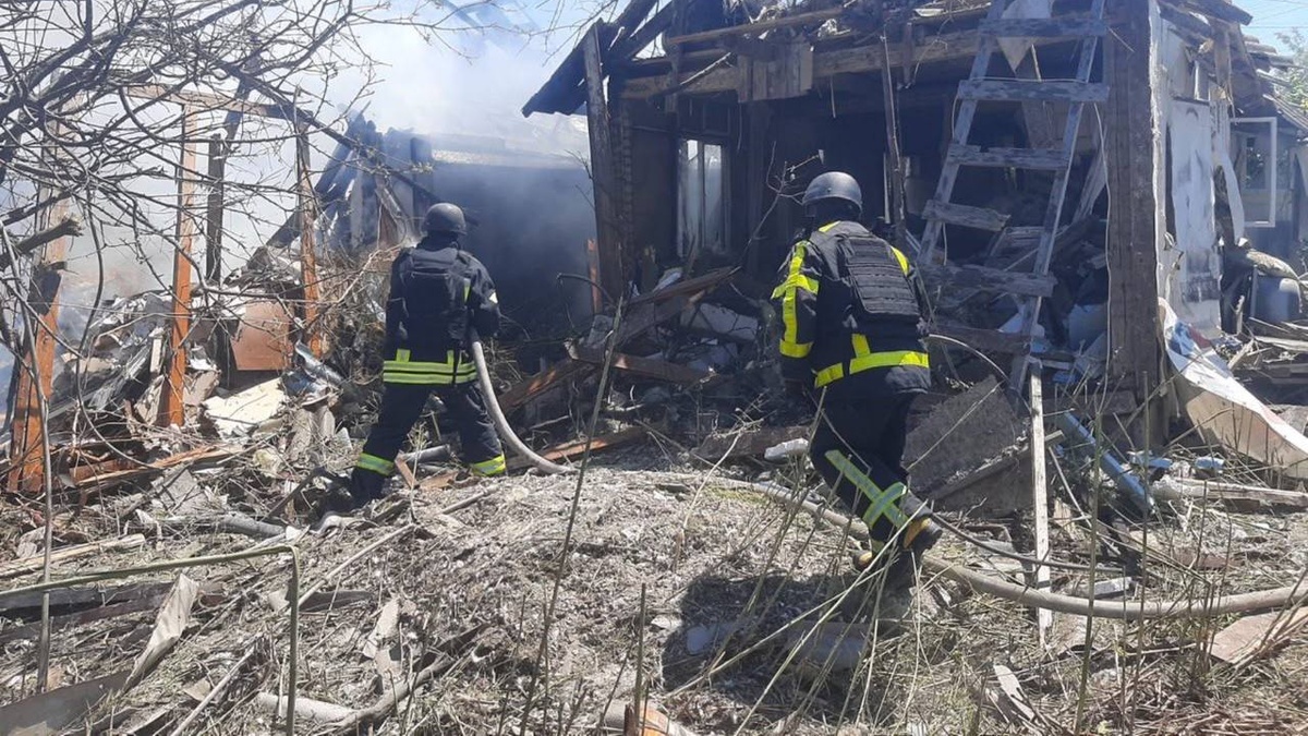 russian-strikes-injure-2-in-residential-area-in-odesa-region-official