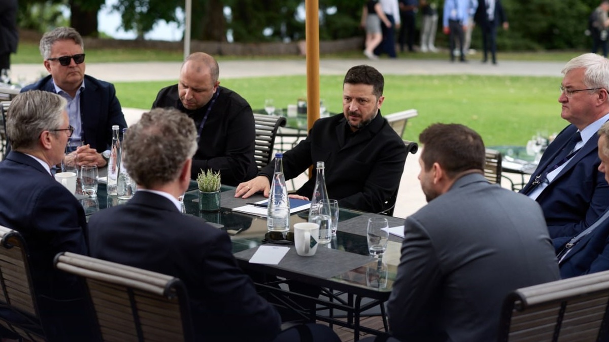Зеленський і Стармер обговорили реалізацію домовленостей, яких досягли під час зустрічі G7 – Україна