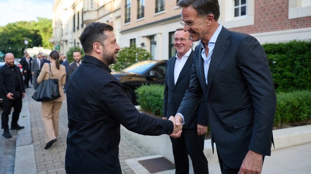 Президент України Володимир Зеленський з генеральним секретарем НАТО Марком Рютте