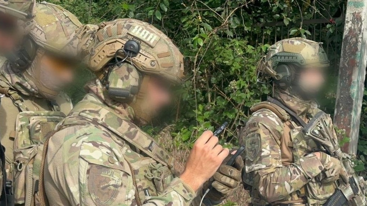 Поліція провела спецоперацію по затриманню чоловіка, що взяв