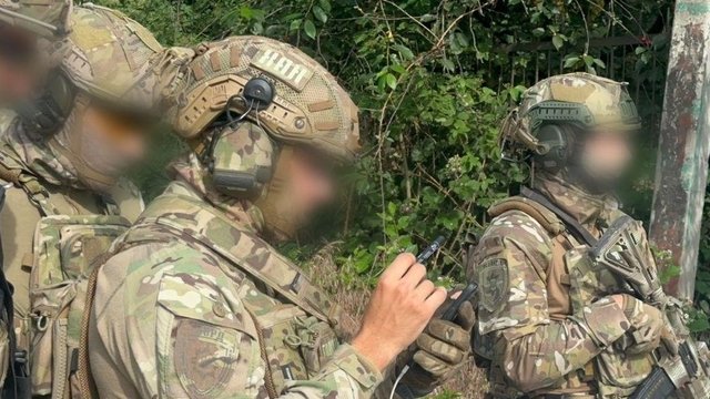 Полиция провела спецоперацию по задержанию мужчины, взявшего в заложники жену и ребенка в Ужгороде