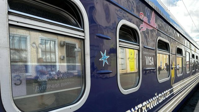 "Укрзализныця" ввела в эксплуатацию еще три детских вагона, их количество увеличилось до 16