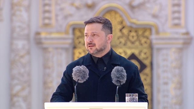 Зеленский: Ко Дню Конституции государственными наградами удостоены украинцы, работающие на благо государства
