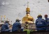 К аварийно-восстановительным работам в Киево-Печерской лавре привлечены 100 спасателей и 30 единиц спецтехники