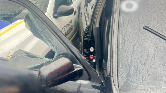 В Киеве водитель с признаками опьянения во время побега от патрульных повредил три автомобиля – полиция