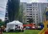 Удар оккупантов разрушил административную двухэтажку налоговой на Святошино в Киеве и повредил жилые дома вокруг