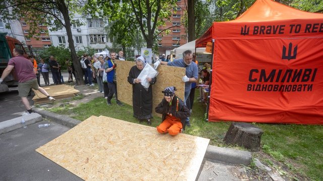 Наслідки нічного обстрілу. Просп. Европейського союзу 64, Київ, 02.06.2026