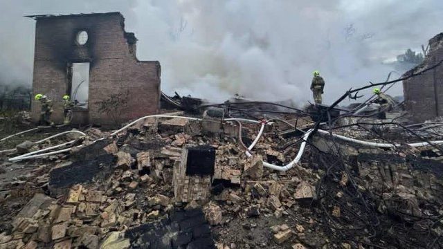 Часть костюмной коллекции Киностудии Довженко сохранилась, так как находилась на других съемочных площадках – генеральный директор