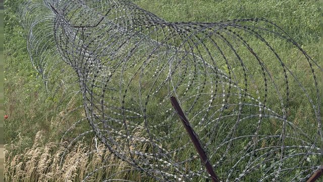 Посадовець міськради на Донеччині підозрюється в переплаті 14 млн грн на закупці колючого дроту для оборони