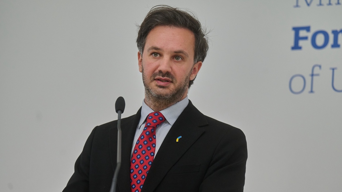 Речник МЗС закликав не політизувати питання логістики презид