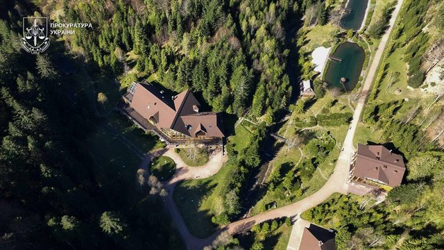 Правоохоронці повідомили про підозри у справі про незаконне використання 220 га державного лісу для будівництва дачі Медведчука