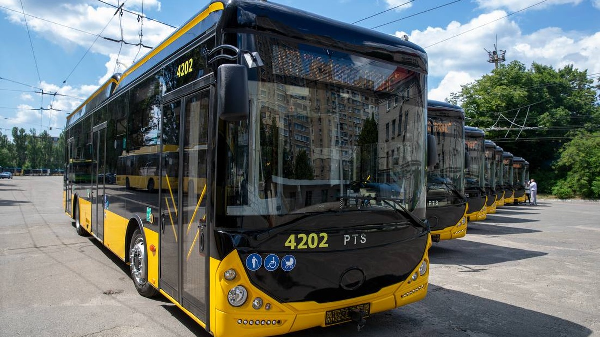 В Києві на маршрути вийшло 8 українських тролейбусів та 5 турецьких автобусів – мер